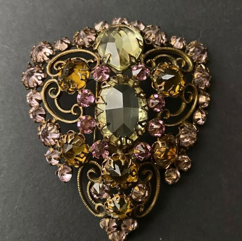 Vintage Schreiner  N.Y. Rhinestone  Pin Brooch/Rare Clasp Design/Signed